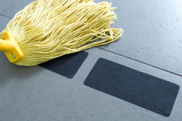 Picture of SAFETY TREAD GENERAL PURPOSE - 18M